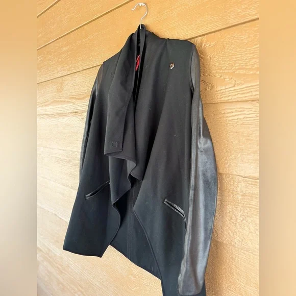 SPANX Black Draped Open-Front Ponte Jacket with Leather-Trim Sleeves Sz XS - Picture 5 of 7
